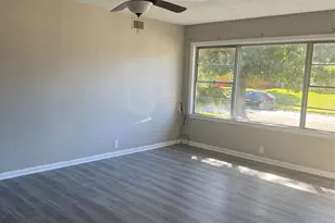 7947 Glenscott St, Houston, TX 77061 - Photo 10