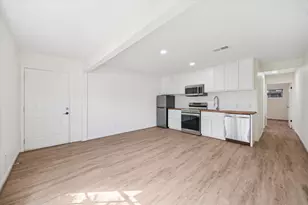 1011 W 10th St, Houston, TX 77008 - Photo 4