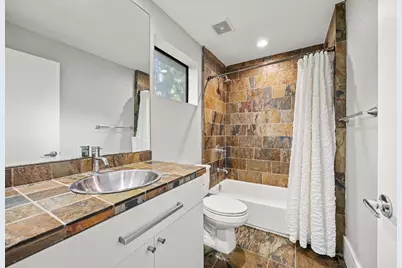1901 W 14th 1/2 Street #C, Houston, TX 77008 - Photo 10