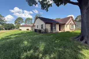 7718 Lacy Hill Dr, Houston, TX 77036 - Photo 2