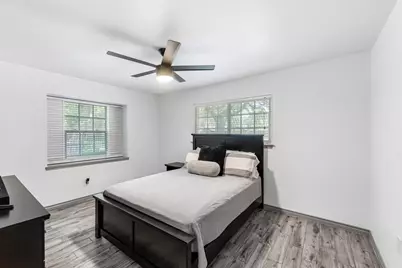 8215 Braes Meadow Drive, Houston, TX 77071 - Photo 24