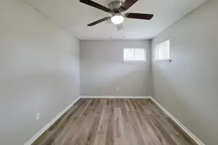 3121 Proswimmer St, Houston, TX 77088 - Photo 6