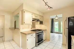 121 Bougainvillea St, Lake Jackson, TX 77566 - Photo 12