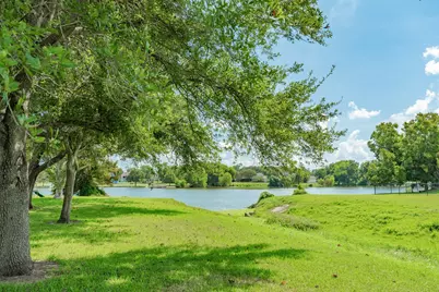 121 Bougainvillea Street, Lake Jackson, TX 77566 - Photo 4
