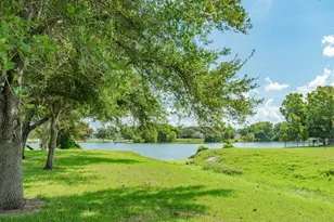 121 Bougainvillea St, Lake Jackson, TX 77566 - Photo 4