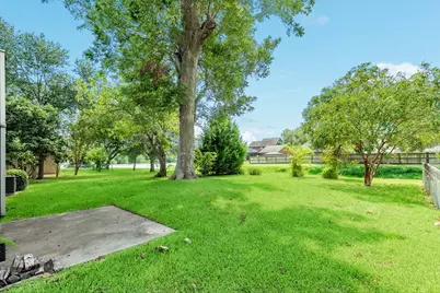 121 Bougainvillea Street, Lake Jackson, TX 77566 - Photo 26