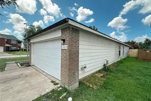 13426 Sanderford Ln, Houston, TX 77083 - Photo 2