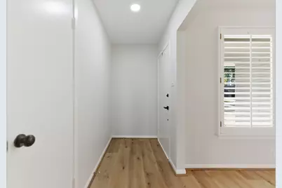 9326 Meadowbriar Lane, Houston, TX 77063 - Photo 8