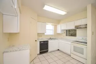 9414 Kingsvalley St, Houston, TX 77075 - Photo 12