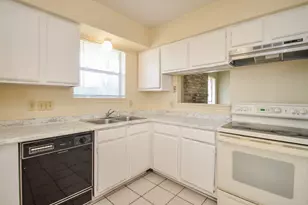9414 Kingsvalley St, Houston, TX 77075 - Photo 14