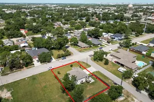 403 S 2nd St, La Porte, TX 77571 - Photo 32