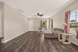 403 S 2nd St, La Porte, TX 77571 - Photo 8