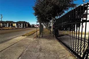 7201 Hallshire Dr Dr, Houston, TX 77016 - Photo 8