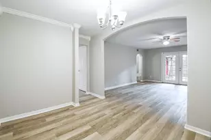 2585 Marilee Ln, Houston, TX 77057 - Photo 10