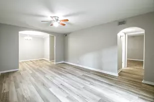 2585 Marilee Ln, Houston, TX 77057 - Photo 8