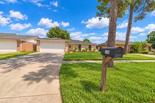9907 Towne Brook Ln, Sugar Land, TX 77498 - Photo 1