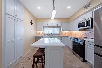 3 Tiki Circle, Tiki Island, TX 77554 - Photo 10