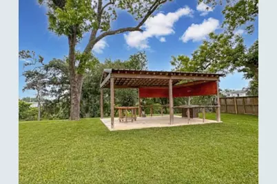 301 Williamsburg Avenue, Clute, TX 77531 - Photo 20