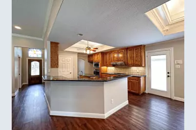 301 Williamsburg Avenue, Clute, TX 77531 - Photo 4