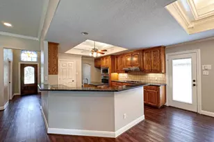 301 Williamsburg Ave, Clute, TX 77531 - Photo 4