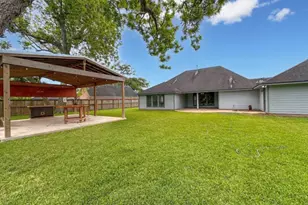 301 Williamsburg Ave, Clute, TX 77531 - Photo 22