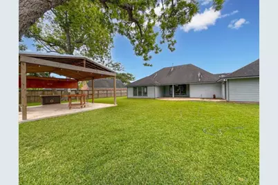301 Williamsburg Avenue, Clute, TX 77531 - Photo 22
