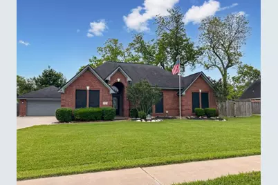 301 Williamsburg Avenue, Clute, TX 77531 - Photo 1