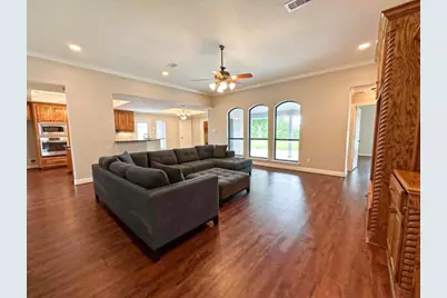 301 Williamsburg Avenue, Clute, TX 77531 - Photo 8