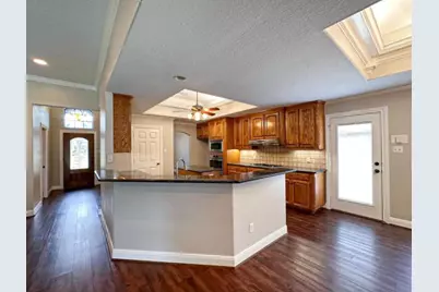 301 Williamsburg Avenue, Clute, TX 77531 - Photo 4