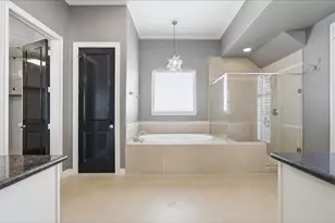 3219 Maxroy St, Houston, TX 77008 - Photo 4