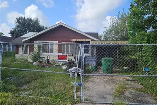6826 Larkstone St, Houston, TX 77028 - Photo 6