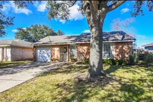 10914 Sela Ln, Houston, TX 77072 - Photo 2