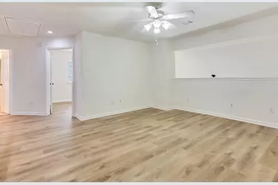 22 Queenscliff Circle, The Woodlands, TX 77382 - Photo 32