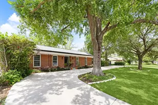 1902 Chimney Rock Rd, Houston, TX 77056 - Photo 4