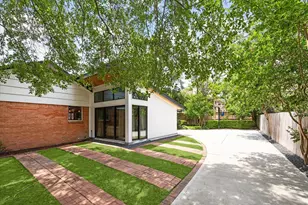 1902 Chimney Rock Rd, Houston, TX 77056 - Photo 32