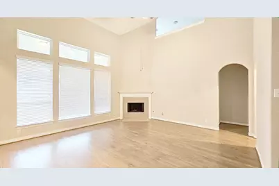 104 Forest Bend Court, Clute, TX 77531 - Photo 6