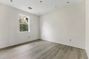 2025 Oak Forest Dr, Houston, TX 77018 - Photo 8