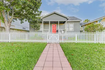 917 Avenue K, Galveston, TX 77550 - Photo 2