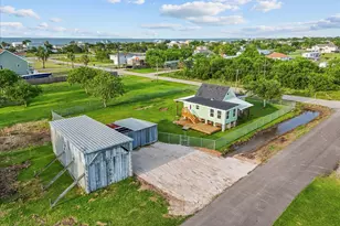 246 18th St, San Leon, TX 77539 - Photo 2