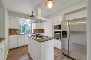 2 Alladdin Ln, The Woodlands, TX 77380 - Photo 14