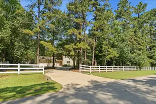 39 Creek Forest Ln, Conroe, TX 77384 - Photo 2