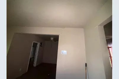 6026 Glenhurst Drive, Houston, TX 77033 - Photo 10