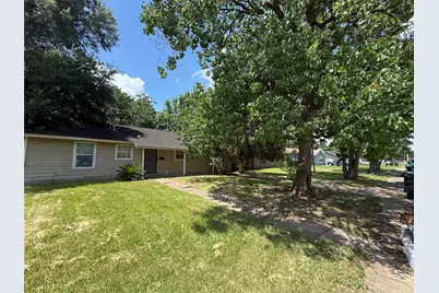 6026 Glenhurst Drive, Houston, TX 77033 - Photo 2
