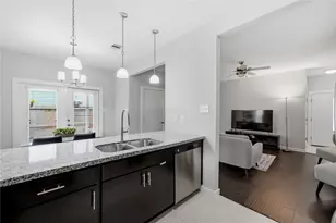 910 Hillstar St, Houston, TX 77009 - Photo 8