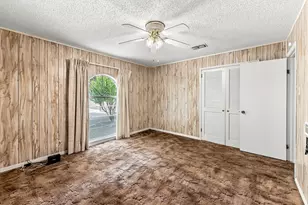 323 Parkhill St, Huntsville, TX 77340 - Photo 14