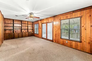 323 Parkhill St, Huntsville, TX 77340 - Photo 8