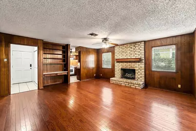 323 Park Hill Street, Huntsville, TX 77340 - Photo 2
