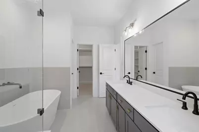 326 Eastwood Street, Houston, TX 77011 - Photo 12