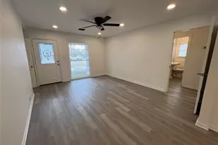 56 Trenwood Ln, Houston, TX 77022 - Photo 8