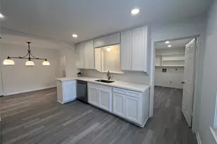 56 Trenwood Ln, Houston, TX 77022 - Photo 10